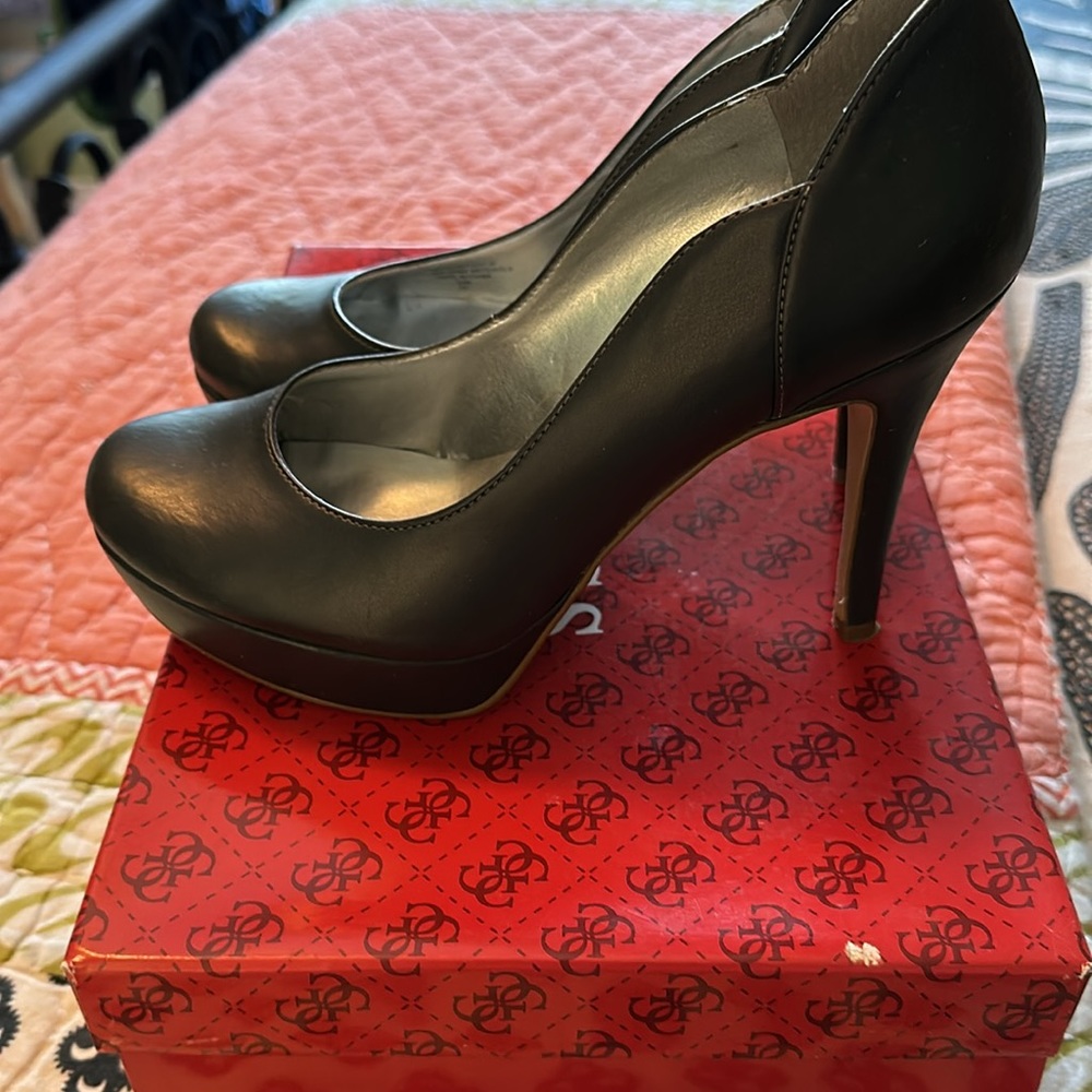 Guess Heels - Picture 4 of 5